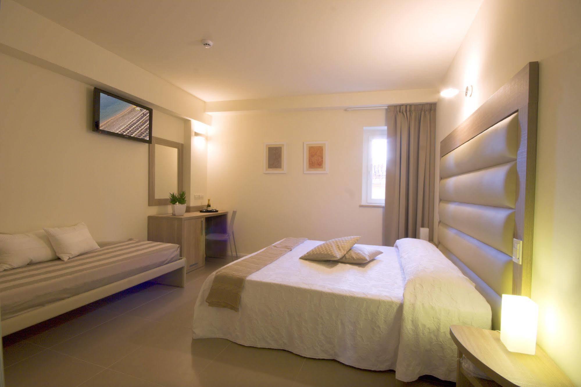 Palazzo Ruschioni Boutique Hotel Camerano Bagian luar foto