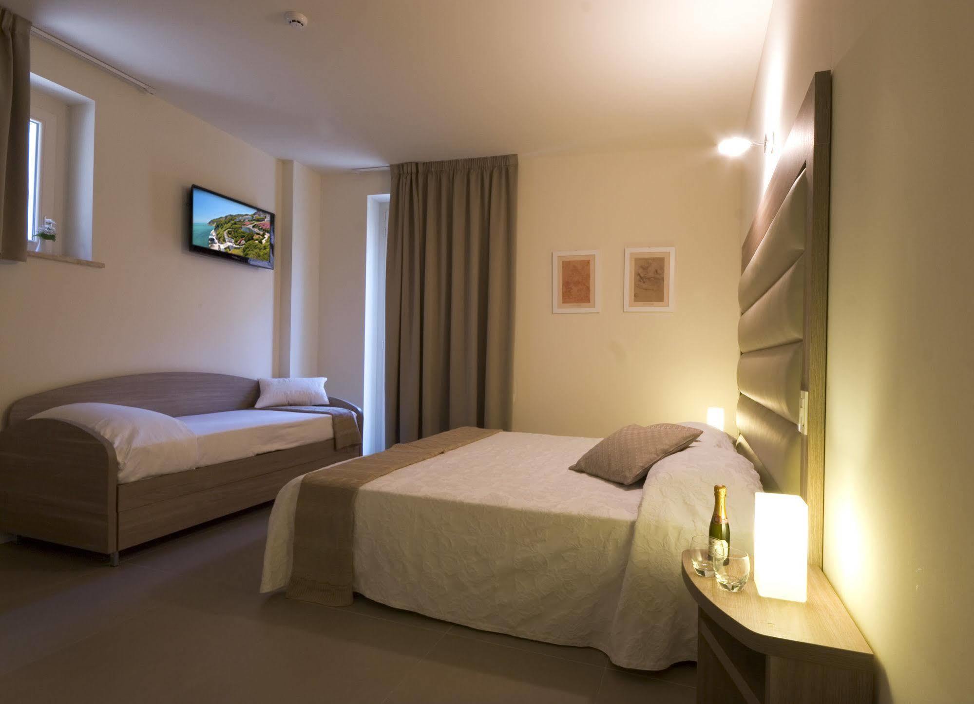 Palazzo Ruschioni Boutique Hotel Camerano Bagian luar foto