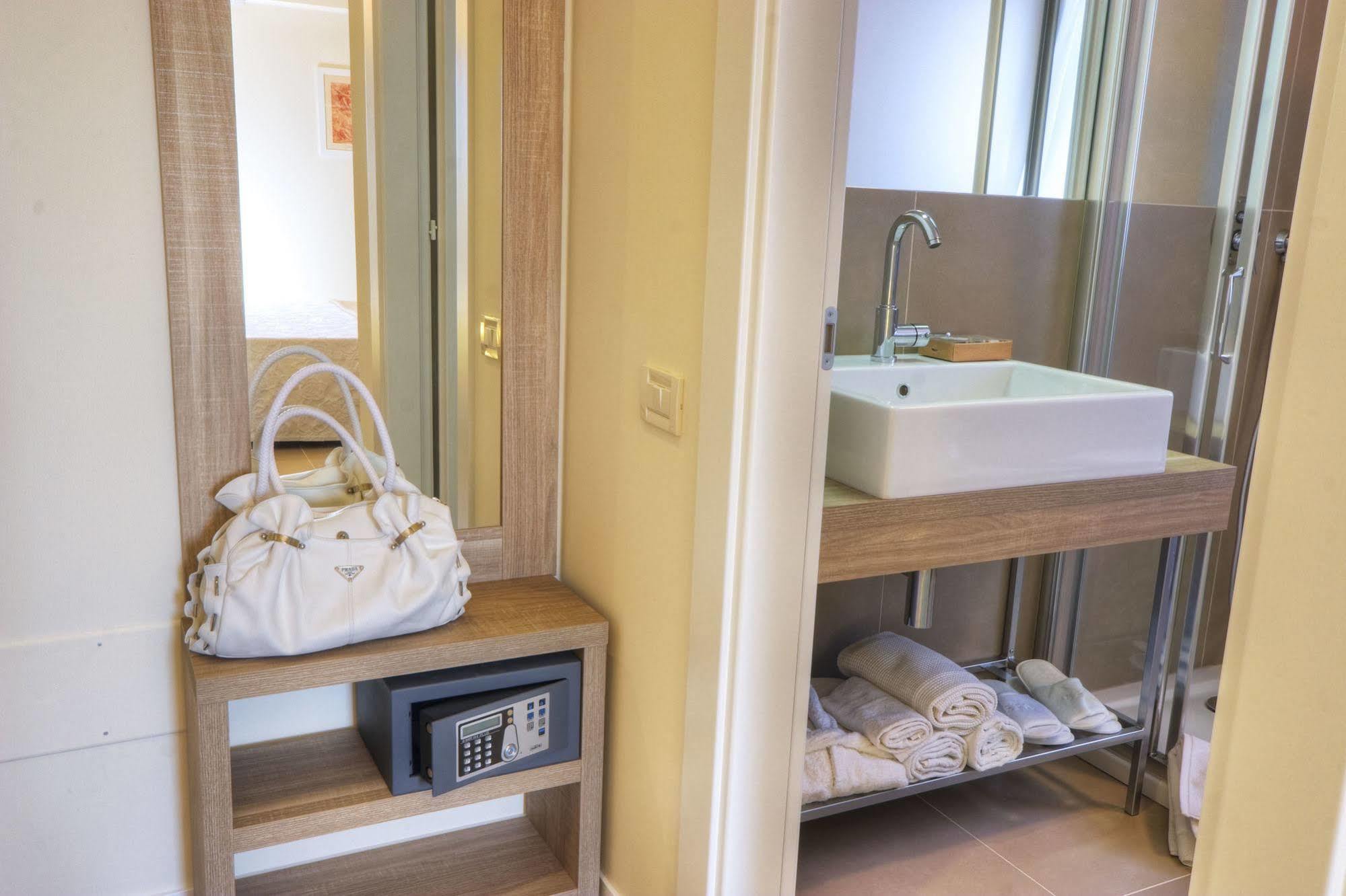 Palazzo Ruschioni Boutique Hotel Camerano Bagian luar foto
